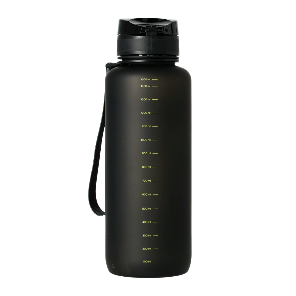 Schwarze BVB Trinkflasche XXL mit gelber Skala, 1,5 Liter Fassungsvermögen, praktischer Trageschlaufe - perfekt für Fans und Sport.