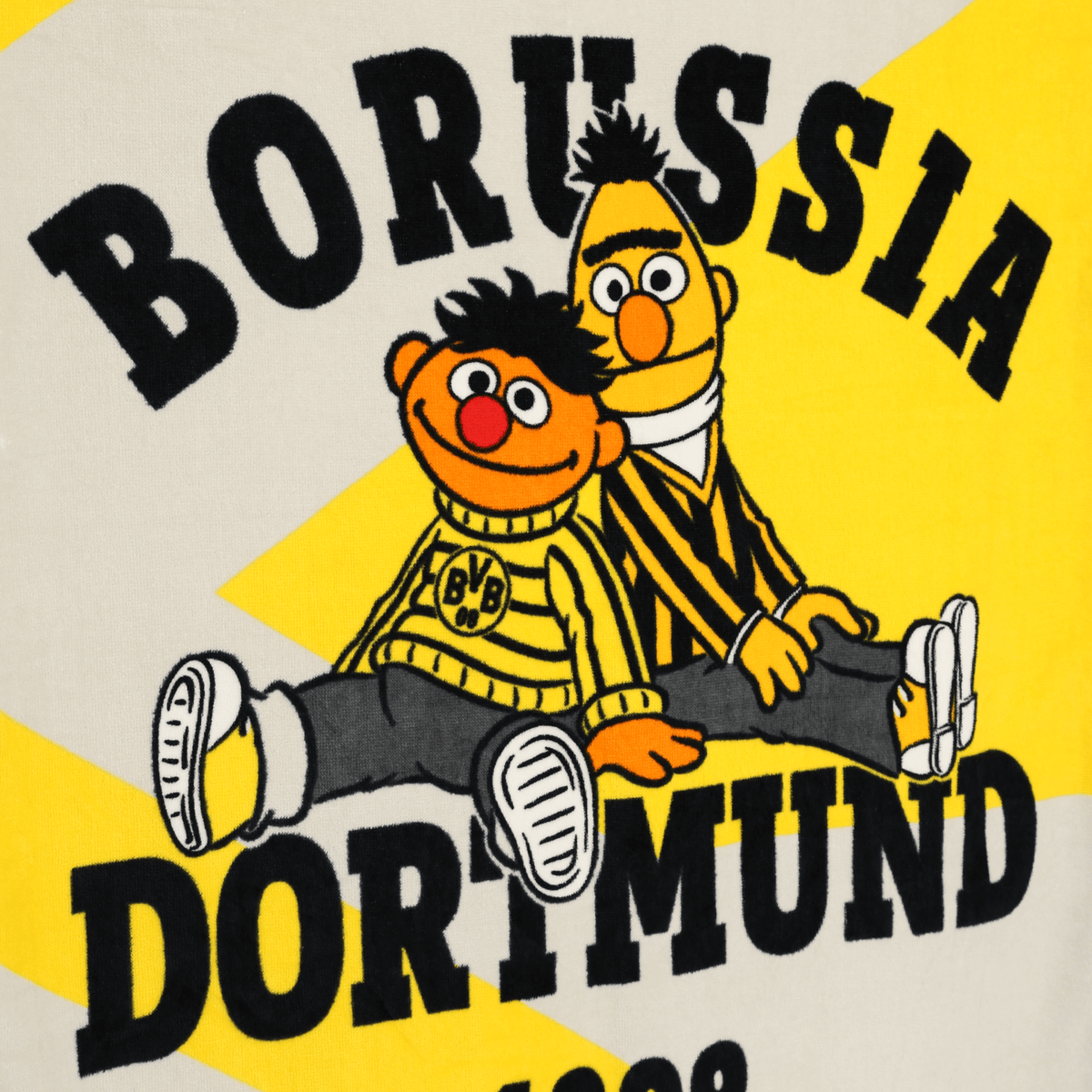 Schwarzgelbes BVB-Duschtuch 70x140 cm mit Ernie und Bert aus der Sesamstraße sowie großem 'Borussia Dortmund' Schriftzug; ideal für Fans und Kinder.