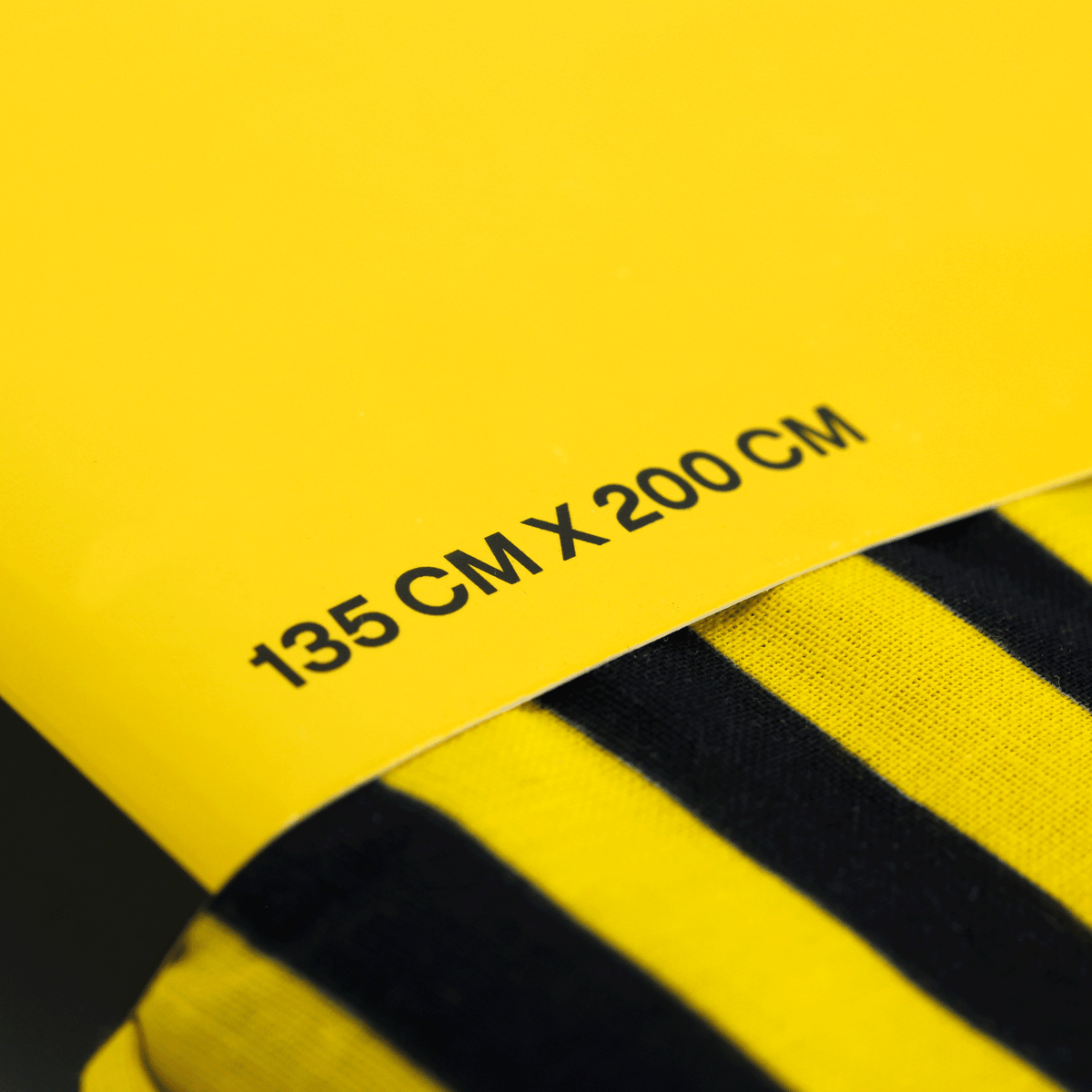 Le linge de lit réversible du BVB, à rayures noires et jaunes, 135 x 200 cm, idéal pour les supporters du Borussia Dortmund.
