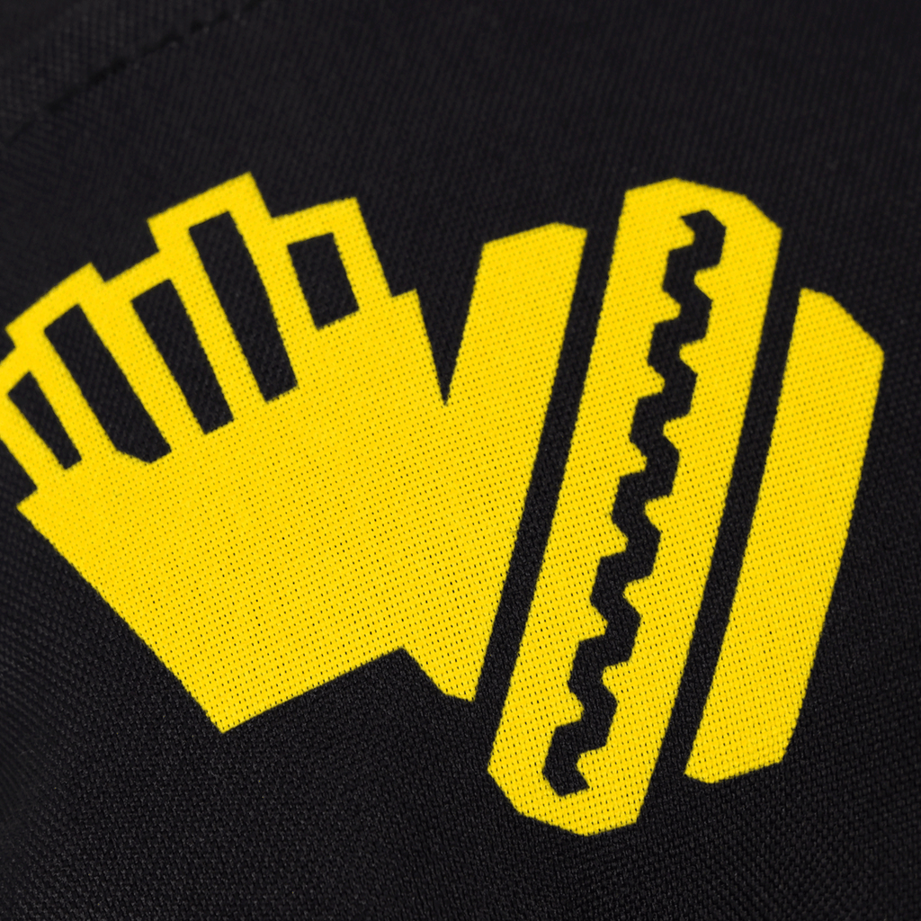 Coussin à en-cas noir et jaune du BVB doté de trois poches, idéal pour les en-cas tels que les frites ou les hot-dogs, et parfait pour les supporters du Borussia Dortmund.