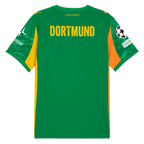 Rückansicht des grünen BVB-Torwarttrikots 2025/26 mit gelben und orangen Akzenten, DORTMUND-Schriftzug, Polestar-Logo sowie UEFA Champions League-Emblem.