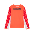 Rückansicht des roten BVB-Torwarttrikots aus der Saison 2025/26 für Kinder, mit langen Ärmeln und Logos von Puma und Polestar.