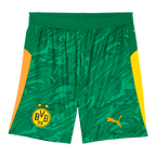 Pantalon de gardien de but vert de la collection BVB 2025/26, avec des touches de jaune, le logo du BVB et le logo PUMA sur le devant. Idéal pour les fans de football.