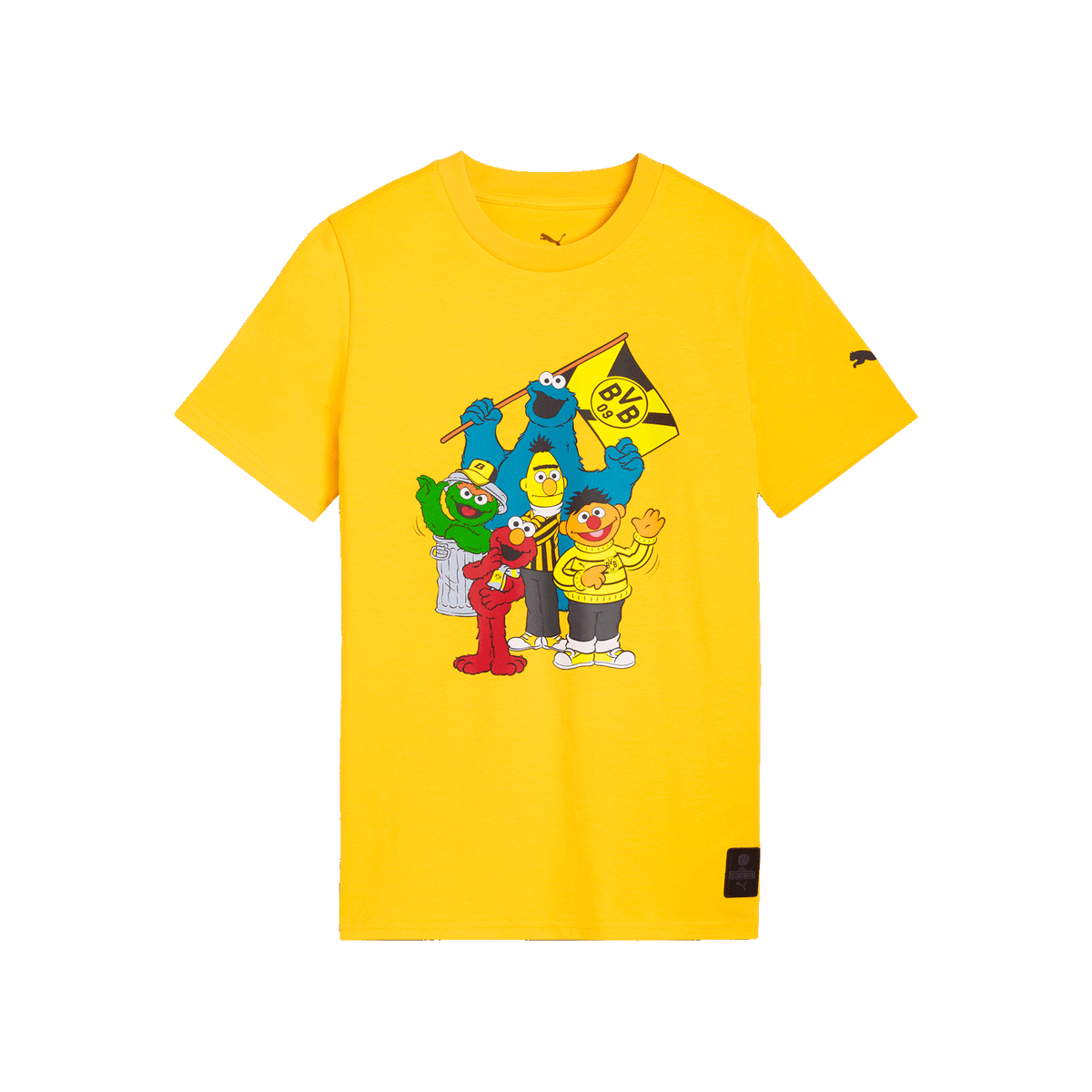 Gelbes BVB Sesamstraße Kinder T-Shirt mit buntem Aufdruck der Sesamstraße-Figuren Ernie, Bert, Elmo, Krümelmonster und Oscar, die eine BVB 09 Fahne tragen.