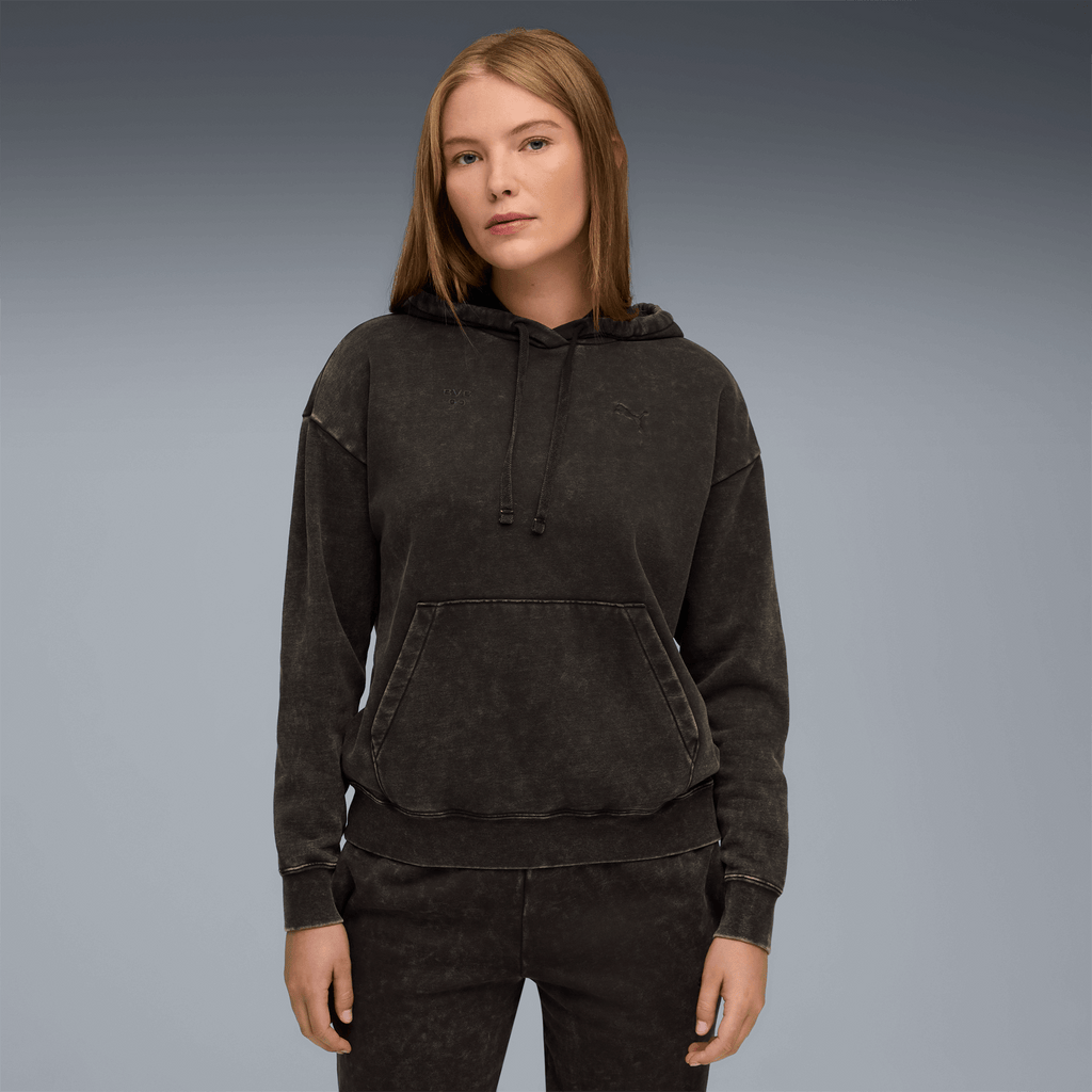 Sweat à capuche PUMA Ess Elevated noir du BVB pour femme, avec capuche, poche kangourou et design épuré.