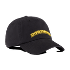 Casquette noire BVB-PUMA avec l'inscription « DORTMUND » en jaune, idéale pour les supporters du Borussia Dortmund et pour des tenues décontractées élégantes.