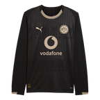Langärmliges BVB-Sondertrikot in Schwarz mit goldenen Design-Elementen, inklusive BVB-, PUMA- und Vodafone-Logos, zum 100-jährigen Jubiläum des Stadions Rote Erde.