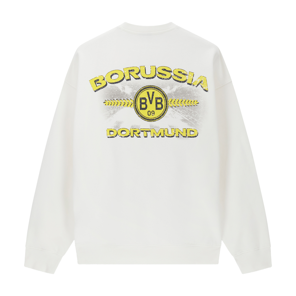 Pull BVB blanc orné d'un grand logo noir et jaune du Borussia Dortmund et de l'emblème du BVB dans le dos, vue de dos.