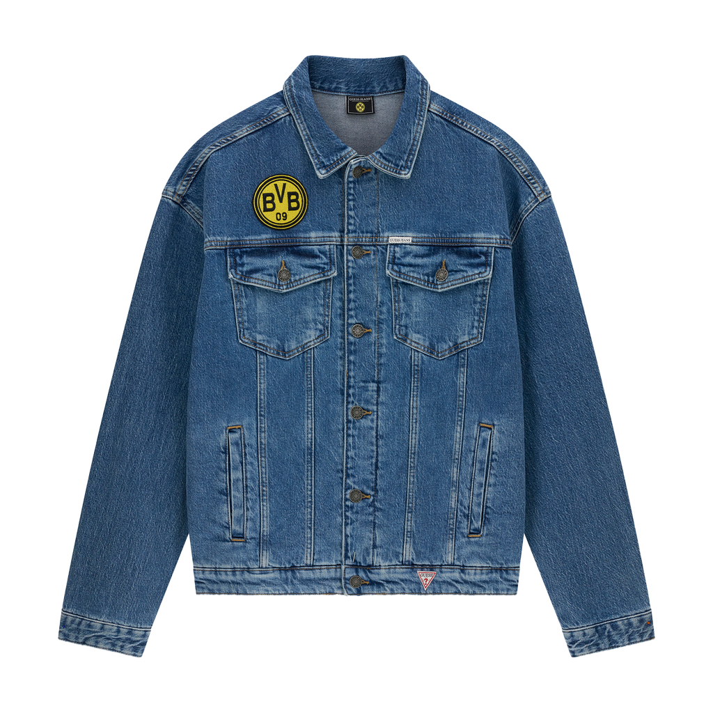 Veste en jean bleue BVB x Guess avec le logo du BVB sur la poitrine, un modèle tendance pour les supporters du Borussia Dortmund.