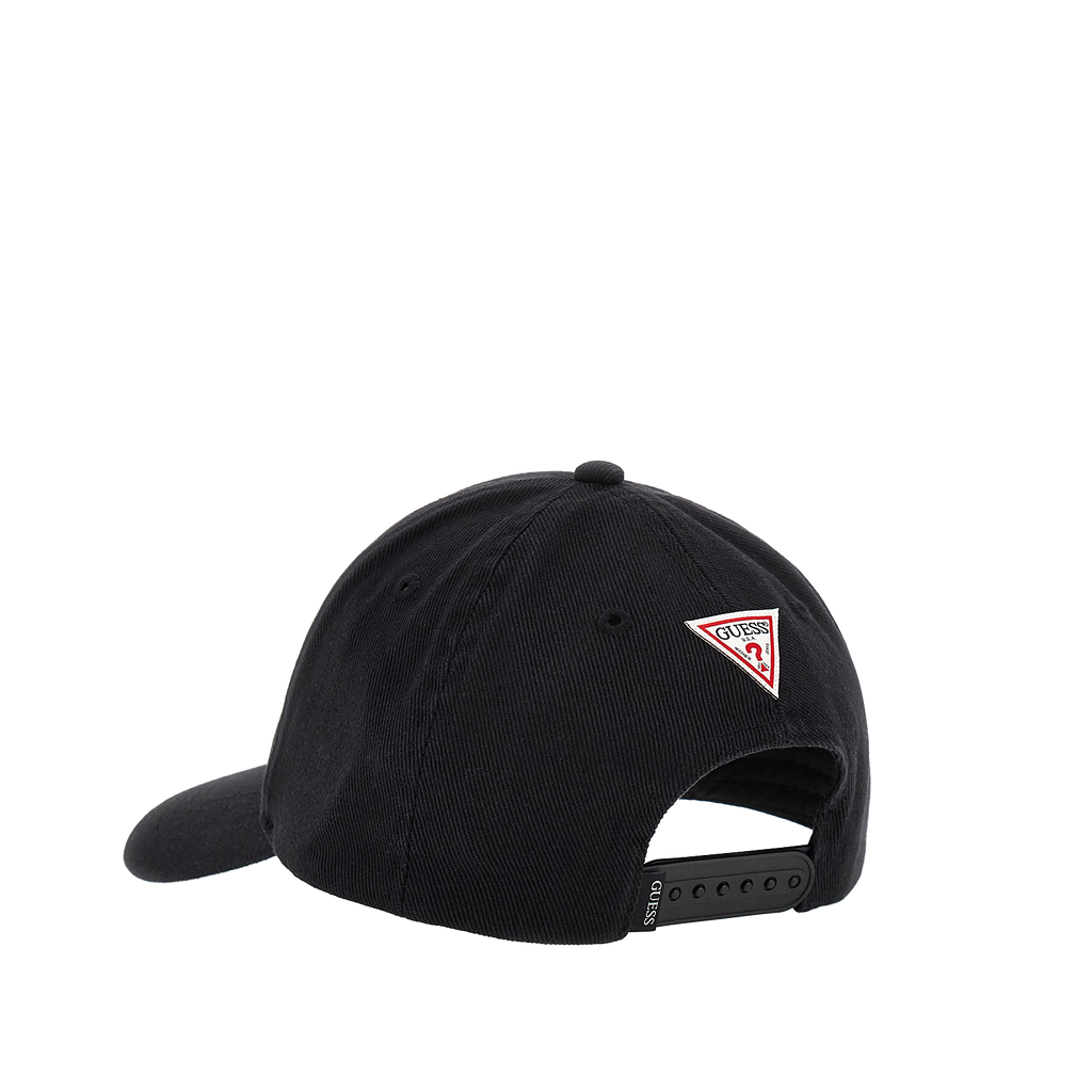 Vista posteriore di un cappellino nero della collezione BVB x Guess con logo GUESS bianco e rosso e chiusura regolabile.