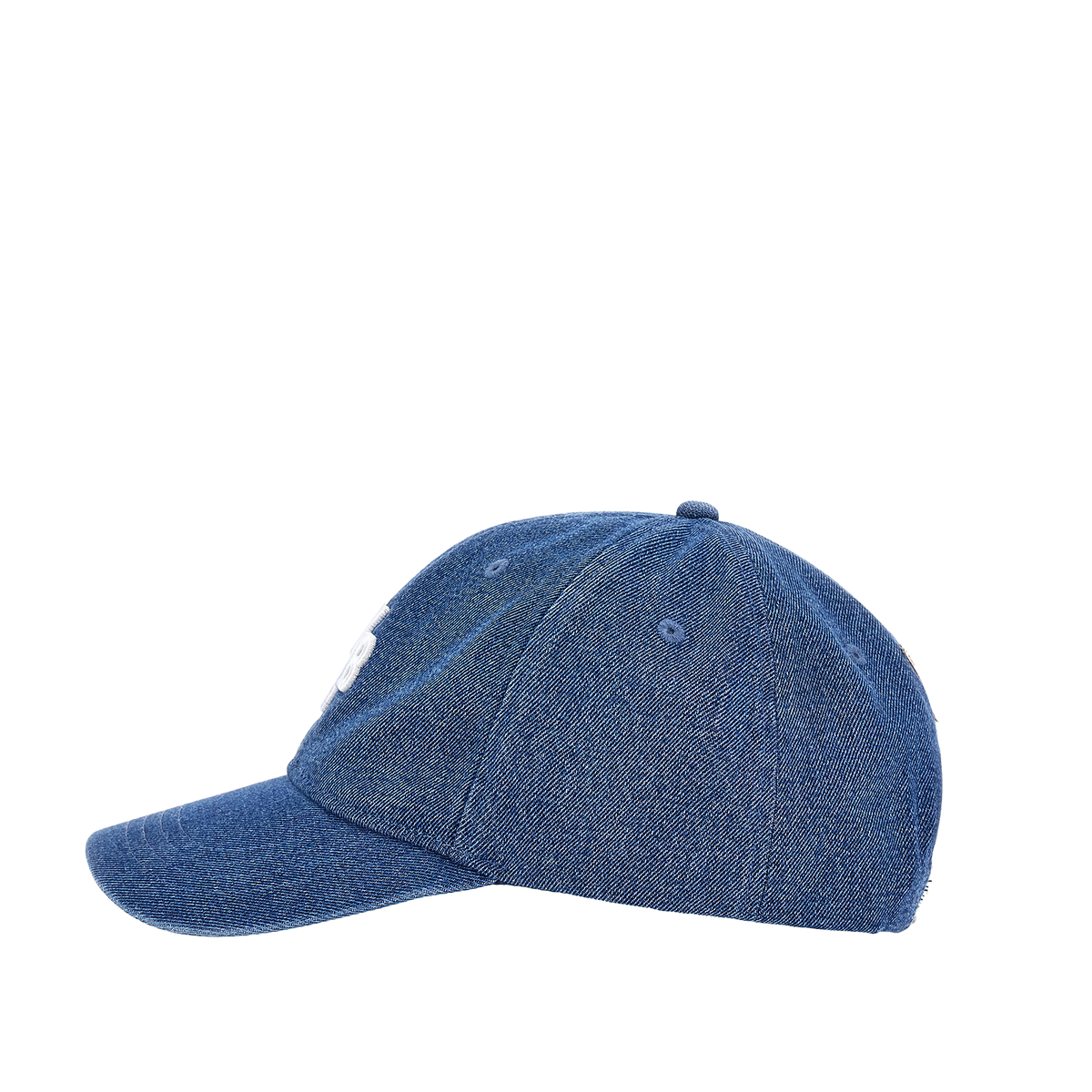 Blaue Kappe aus der BVB x Guess Kollektion, seitliche Ansicht mit sichtbarem Logo, ideal als Accessoire für Fans von Borussia Dortmund.