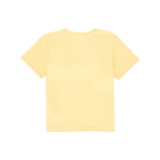 Das Bild zeigt die Rückansicht eines pastellgelben BVB-T-Shirts für Kinder mit kurzen Ärmeln und schlichtem Design.