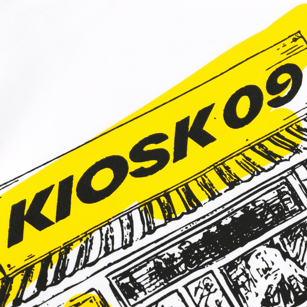 Camiseta blanca del BVB con un llamativo diseño de Kiosk 09 en colores negro y amarillo, ideal para los aficionados del Borussia Dortmund.