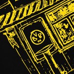 Schwarzer BVB-Hoodie mit gelbem Trinkhallen-Print und BVB-Logo, ideal für Borussia Dortmund Fans.