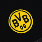 La photo montre un gros plan du logo jaune du BVB 09 sur un fond noir 