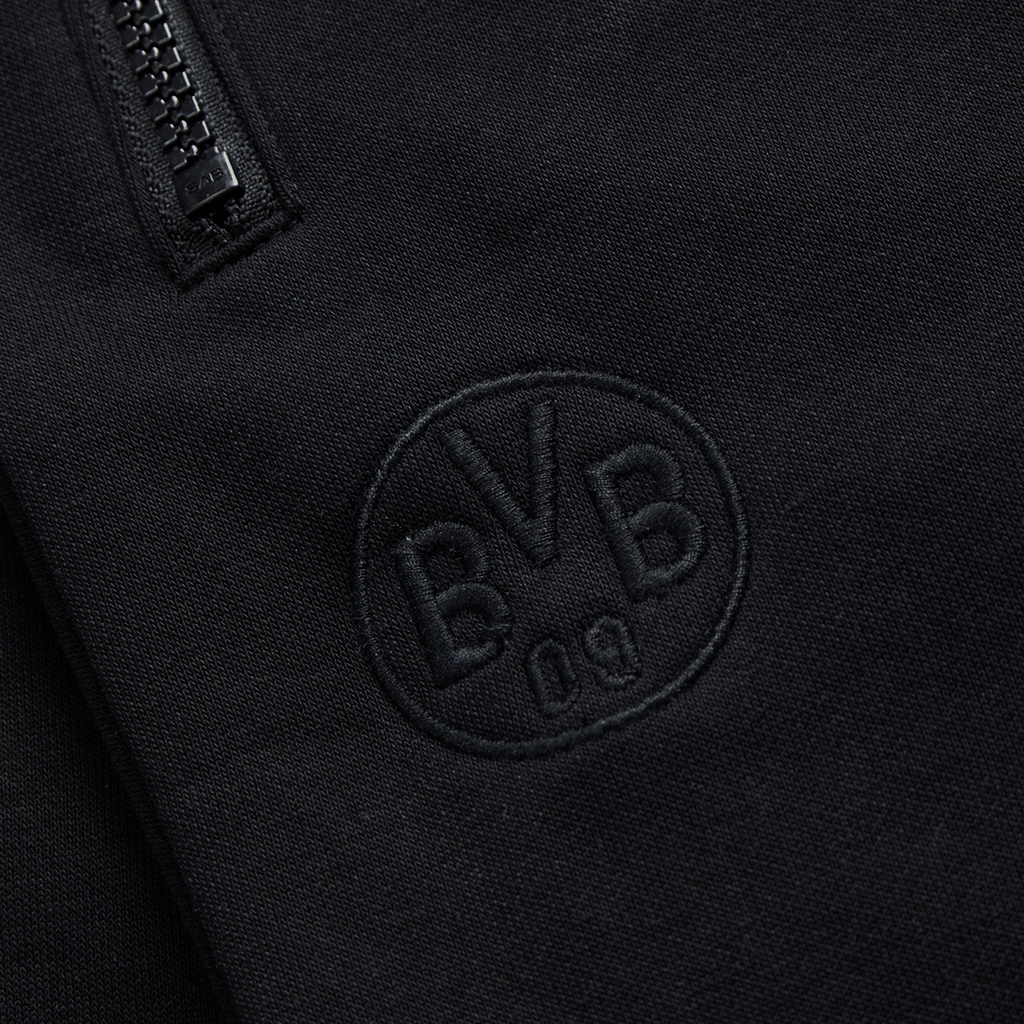 Pantalon de survêtement noir BVB Essentials II avec logo BVB 09 brodé et fermeture à glissière, idéal pour les fans du Borussia Dortmund.