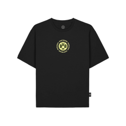 Camiseta infantil negra del BVB con vista frontal y el logotipo del club en amarillo brillante en el pecho.