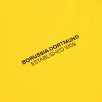 Gelbes BVB T-Shirt mit schwarzer Aufschrift 'BORUSSIA DORTMUND ESTABLISHED 1909', offizieller Borussia Dortmund Fanartikel.