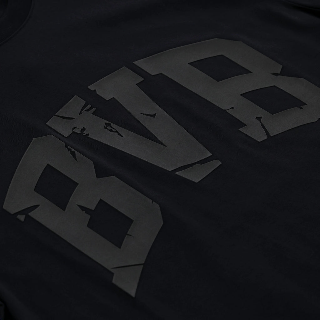 T-shirt noir BVB Heat II avec un grand logo BVB au style moderne, vue détaillée du motif.