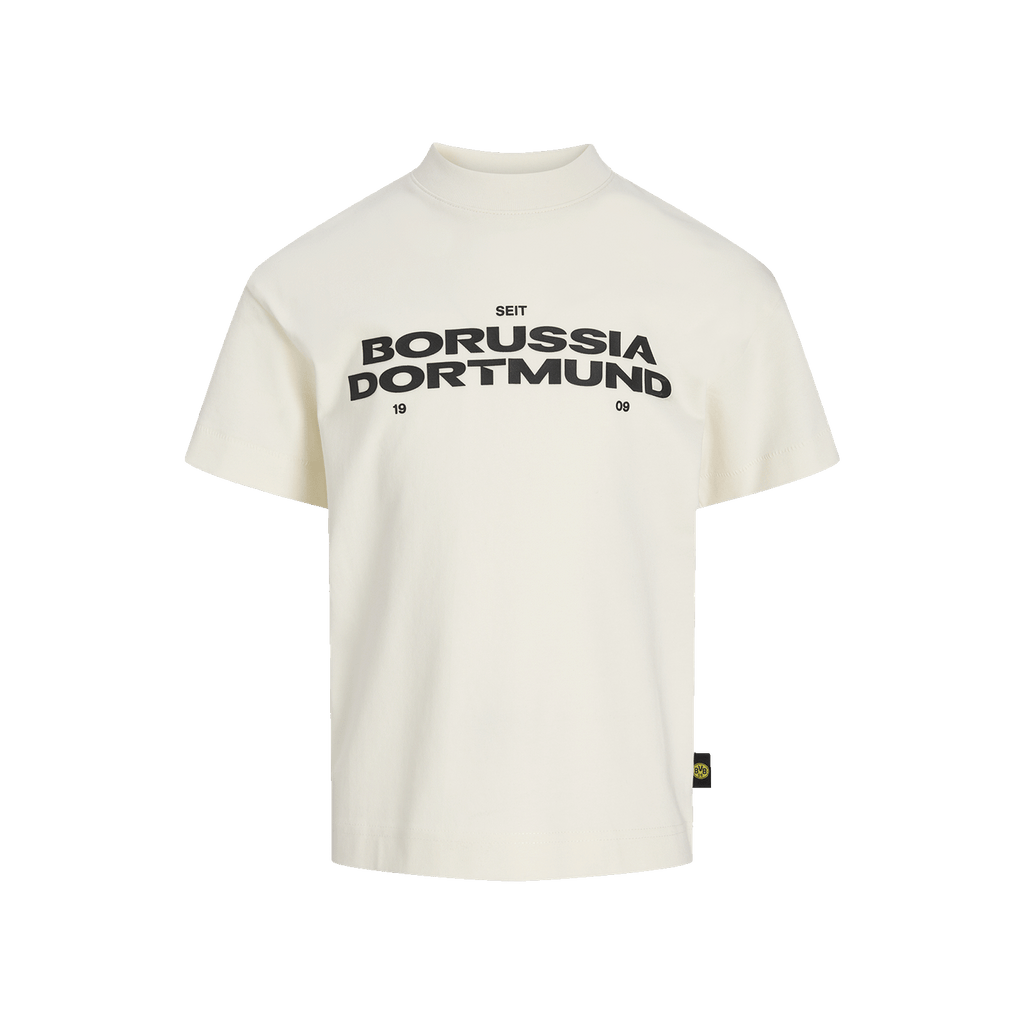 Beige, short-sleeved BVB Essentials II T-shirt for kids with black "Borussia Dortmund" lettering and a "1909" print.