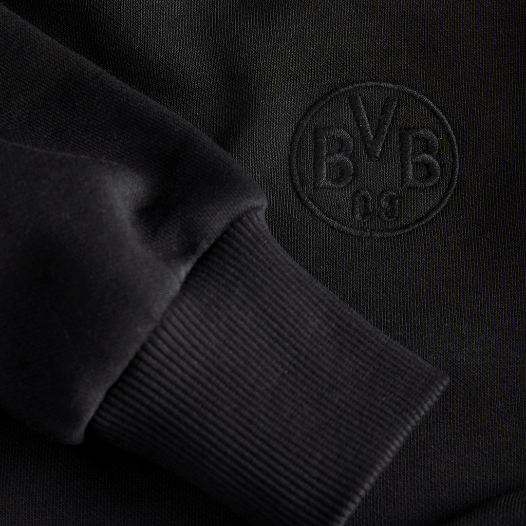 Close-up of the black BVB Hoodie Essentials II for kids, featuring the BVB logo, comfortable fabric, and cuffs on the sleeves.