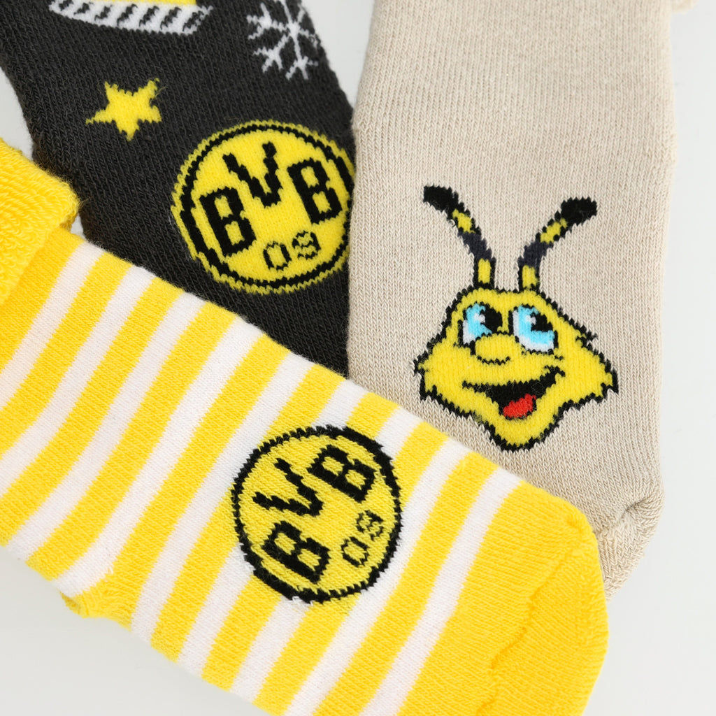 BVB-Socken 3er-Set für Babys und Kleinkinder mit BVB-Emblemen und EMMA-Motiv, schwarzgelbe Streifen und winterlichen Mustern, ideal für junge Fans.
