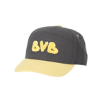 Cappellino grigio per bambini con visiera gialla e scritta “BVB” ricamata in giallo, ideale per i tifosi del Borussia Dortmund.