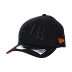 Cappellino nero del BVB di New Era della collezione 9SEVENTY Heat II con scritta BVB ricamata e logo laterale arancione.