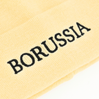 BVB-Beanie in Pastellgelb mit schwarzem Schriftzug 'BORUSSIA' als stylisches Fan-Accessoire.