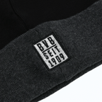 黑色和灰色多特蒙德（BVB）棒球帽，饰有刺绣的BVB徽标和“自1909年起”字样。多特蒙德足球俱乐部（Borussia Dortmund）的球迷周边商品。