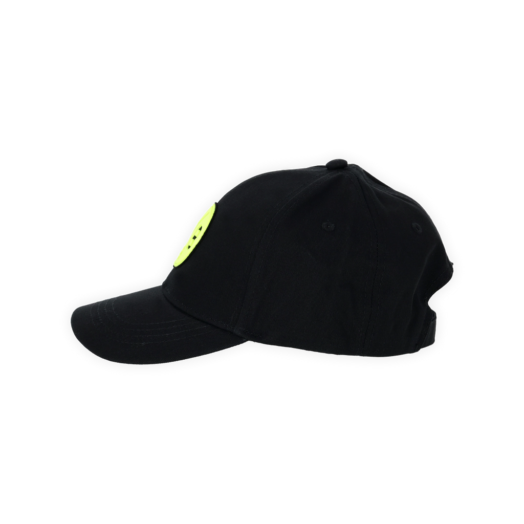 Kinder-Baseball-Cap in Schwarz mit leuchtendem Borussia Dortmund-Logo, Seitenansicht.