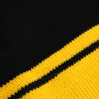 Berretto a pompon nero e giallo del BVB in stile retrò, un accessorio invernale per i tifosi del Borussia Dortmund.