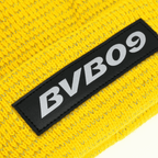 Gelbe BVB Beanie Reflective für Kinder mit schwarzem BVB09-Schriftzug, ideal für Fans von Borussia Dortmund.