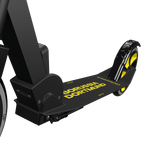Schwarzgelber BVB Tretroller Hudora Up 200 mit Borussia Dortmund Branding und sportlichem Design für Fans.