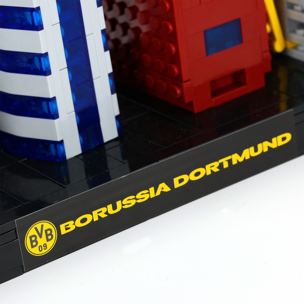 Modello LEGO con la scritta “Borussia Dortmund” e il logo del BVB nei colori nero e giallo.