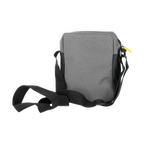 Graue BVB-Schultertasche mit schwarzem Gurt, gelbem Zipper und reflektierendem Material, ideal als Fanartikel.