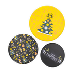 Il set di scatole per biscotti del BVB, composto da tre scatole rotonde con design nei colori nero e giallo: albero di Natale, SIGNAL IDUNA PARK e motivi natalizi, ideale per i tifosi del Borussia Dortmund.