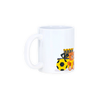 Weiße BVB-Weihnachtstasse mit schwarzgelbem Fußball und einem Teddy-Motiv, ideal für Fans von Borussia Dortmund.