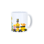 Weiße Tasse mit Borussia Dortmund Weihnachtsmotiv, darunter ein Spielzeugsoldat, ein Weihnachtsbaum und weitere weihnachtliche Symbole in schwarzgelb.