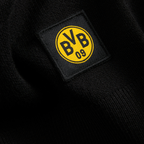 Nahaufnahme eines schwarzen Stoffes mit dem schwarzgelben BVB-Logo des Borussia Dortmund 09.