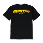 Schwarzes BVB-T-Shirt in Rückansicht mit gelbem Borussia Dortmund Schriftzug und Est. 1909.