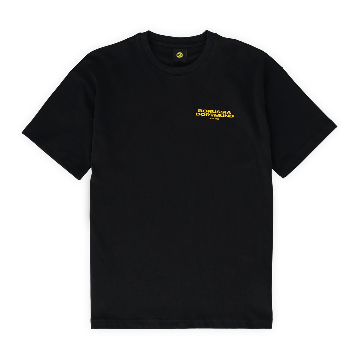 Schwarzes BVB-T-Shirt mit gelbem Borussia Dortmund-Schriftzug auf der linken Brust, Vorderansicht.