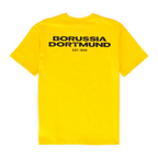Rückansicht eines gelben T-Shirts von Borussia Dortmund mit schwarzem Schriftzug Borussia Dortmund und EST. 1909 auf der Rückseite.
