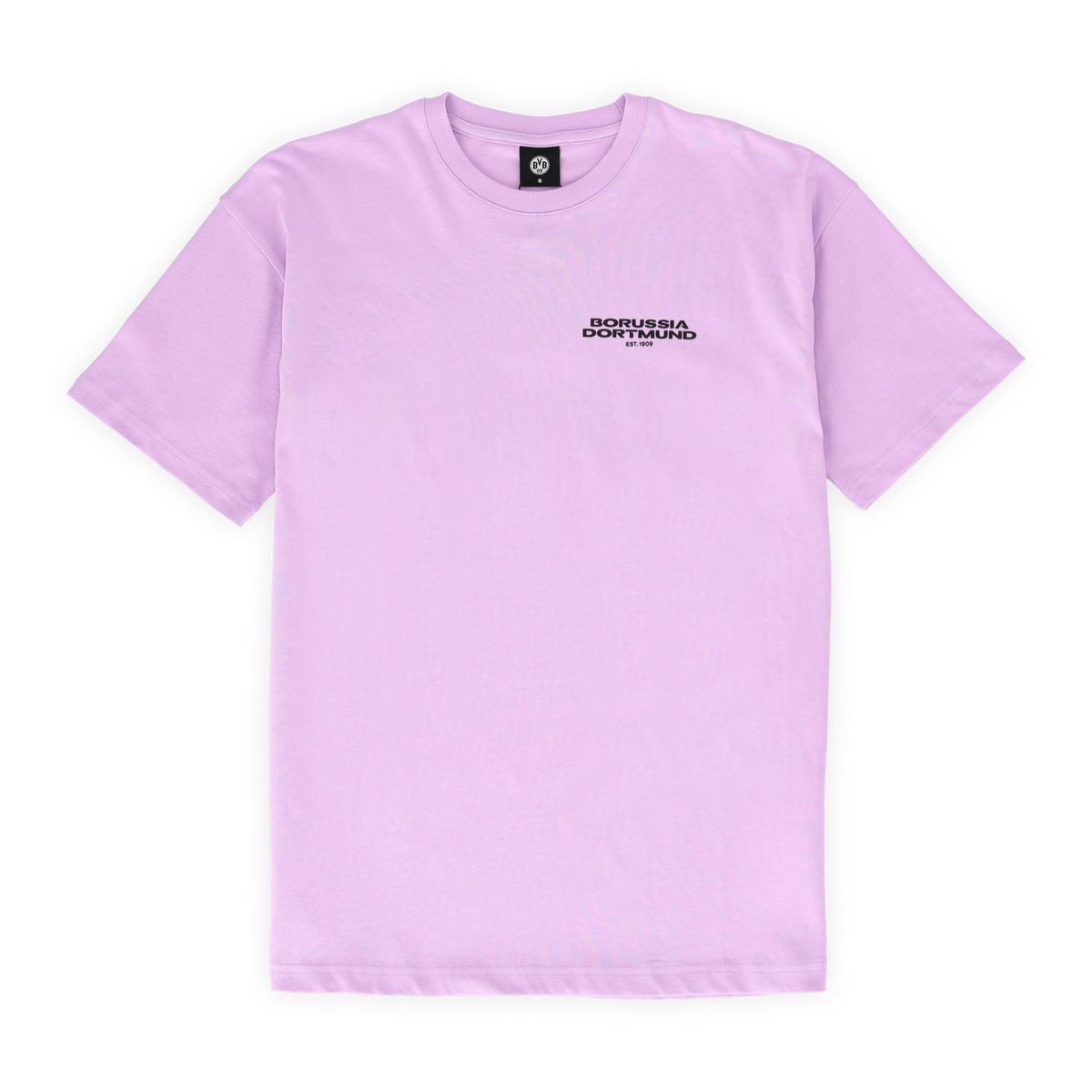 Ein lila T-Shirt von BVB mit schwarzem Borussia Dortmund Schriftzug auf der Vorderseite, optimal für Fans und Freizeit.
