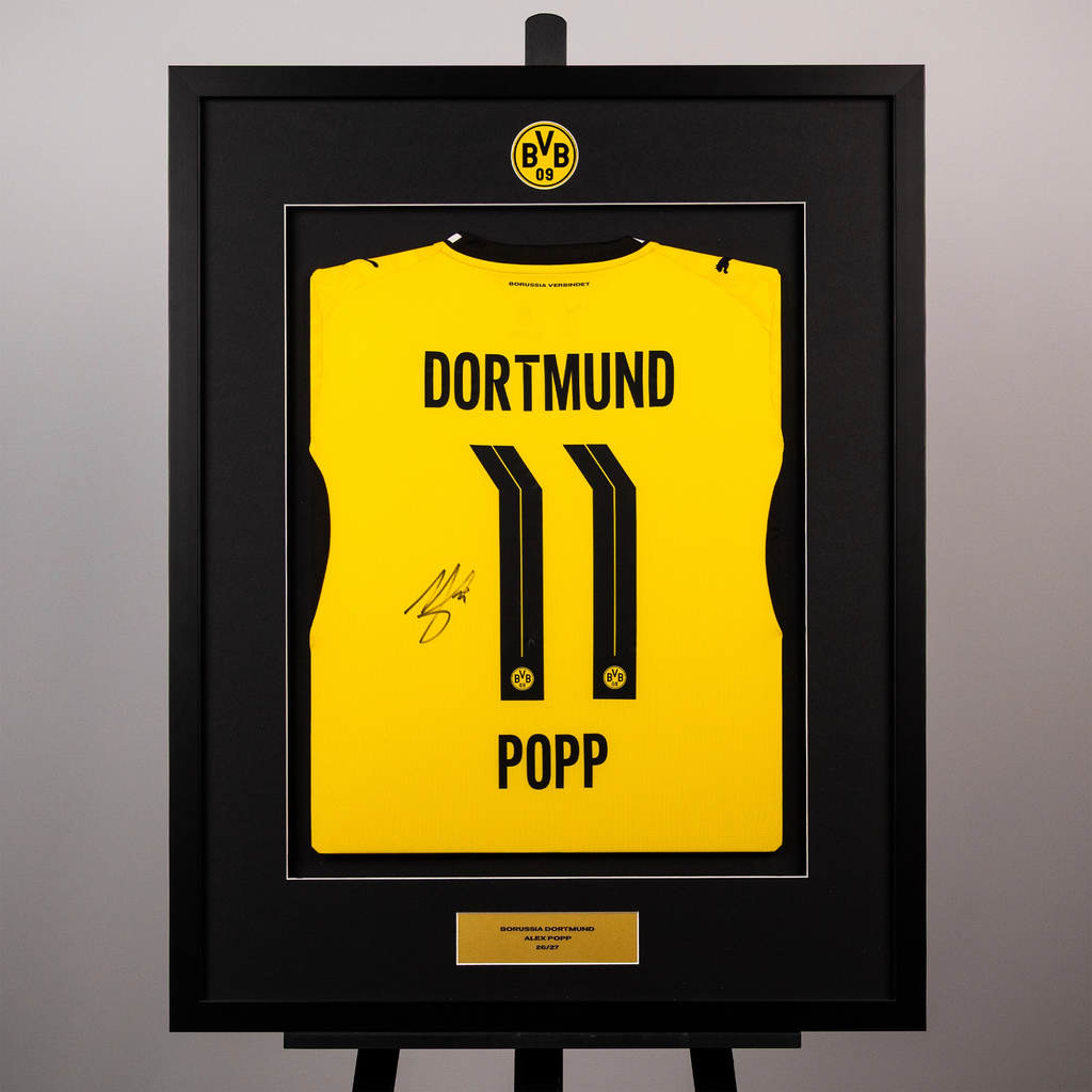 Schwarzgelber BVB-Trikotrahmen mit signiertem Alex Popp Trikot, Rückennummer 11, schwarzer Rahmen und integriertem BVB-Logo, ideal zur Wanddekoration für Fußballfans.