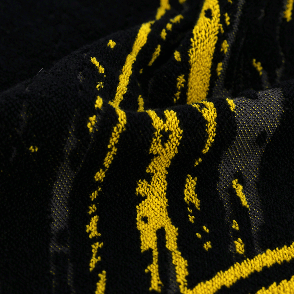 Asciugamano del BVB nei colori nero e giallo, con motivo tricolore, delle dimensioni di 50 x 100 cm, ideale per i tifosi del Borussia Dortmund.