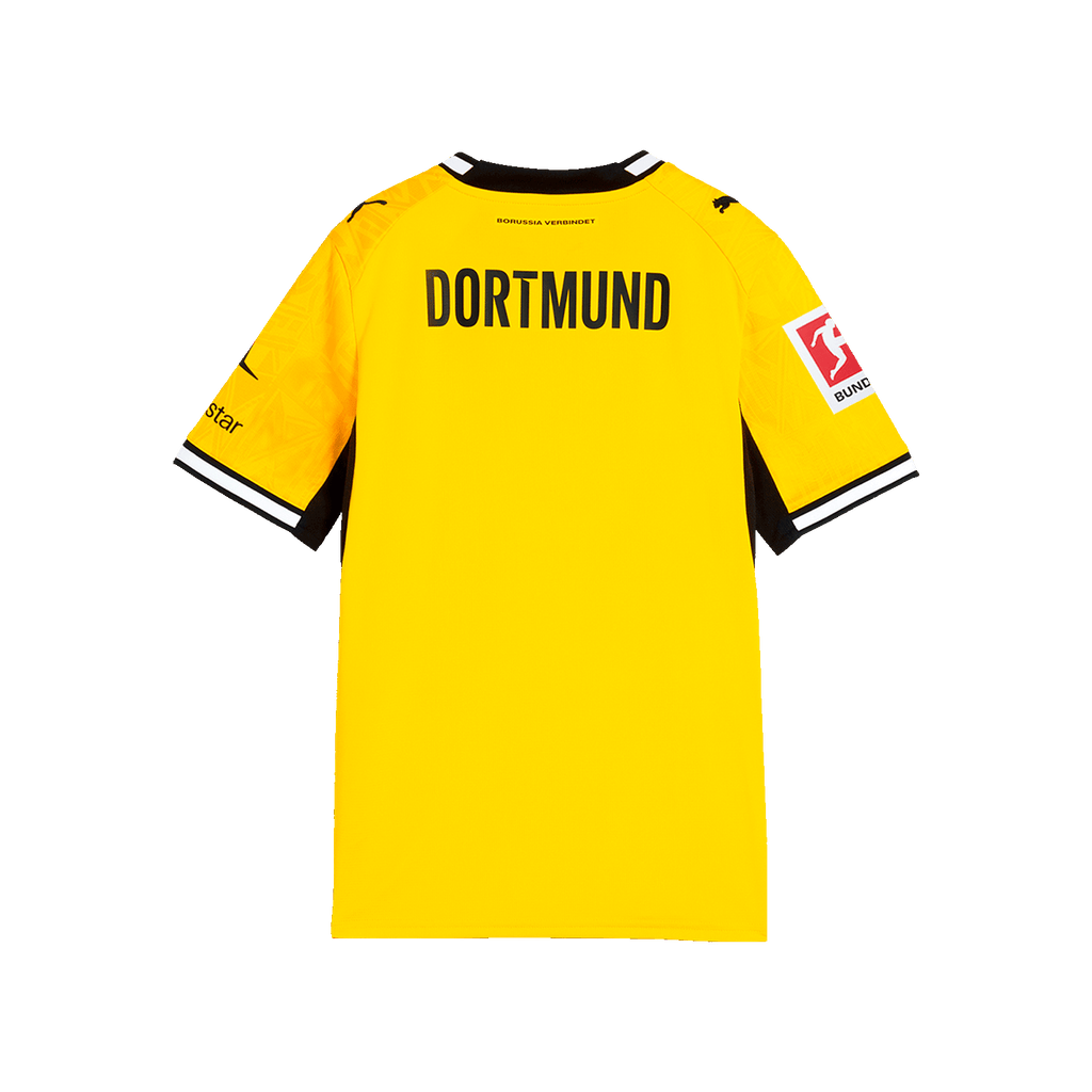 Vista trasera de la camiseta de local del BVB 26-27 para niños: camiseta amarilla con la inscripción «DORTMUND» en negro, el logotipo de PUMA en negro y el emblema de la Bundesliga en la manga.