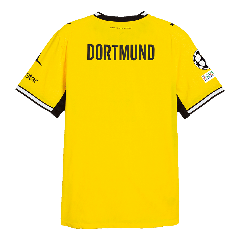 Rückansicht des schwarzgelben BVB Heimtrikots 26-27 Authentic mit schwarzem DORTMUND-Schriftzug, Polestar-Logo auf dem rechten Ärmel und UEFA-Badge.
