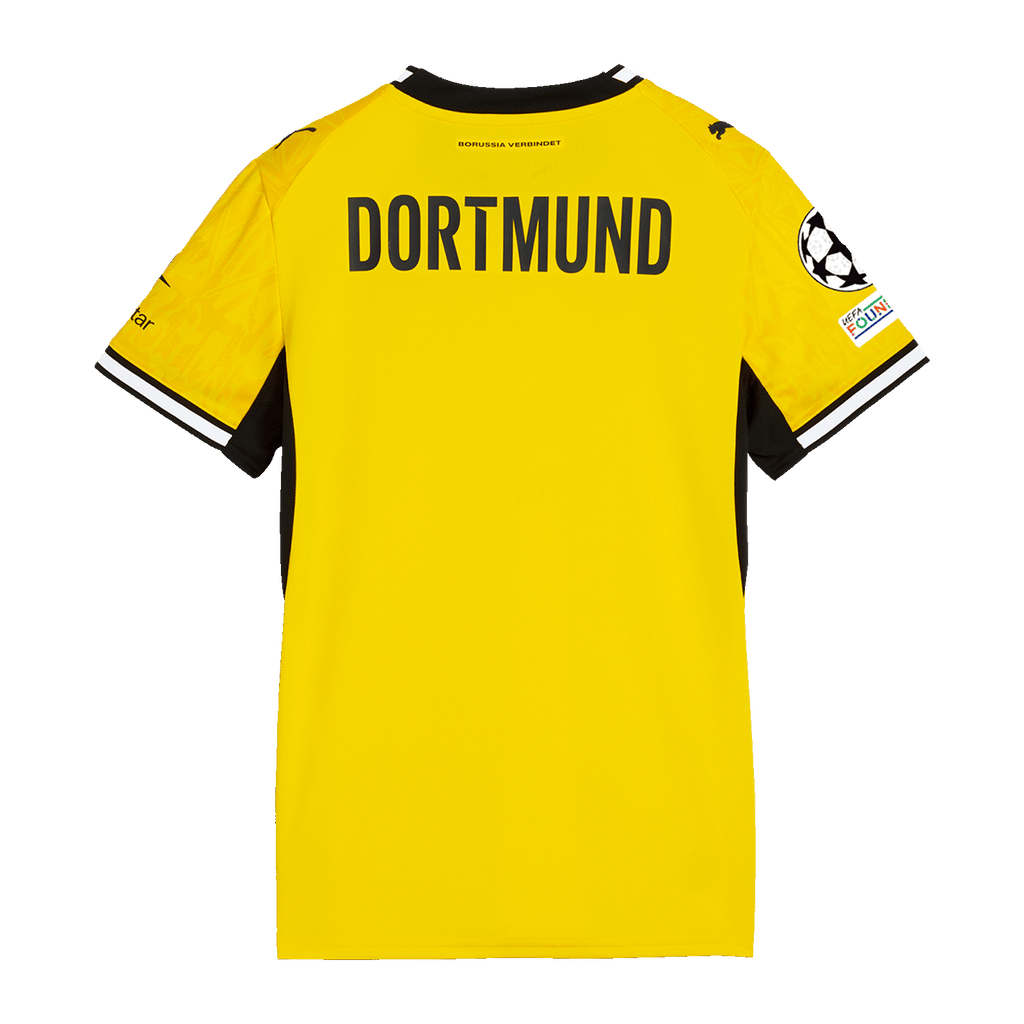 Vista trasera de la camiseta local del BVB para la temporada 2026/27 para mujer, en color amarillo con cuello negro, la inscripción «DORTMUND» y el escudo de la UEFA en la manga.