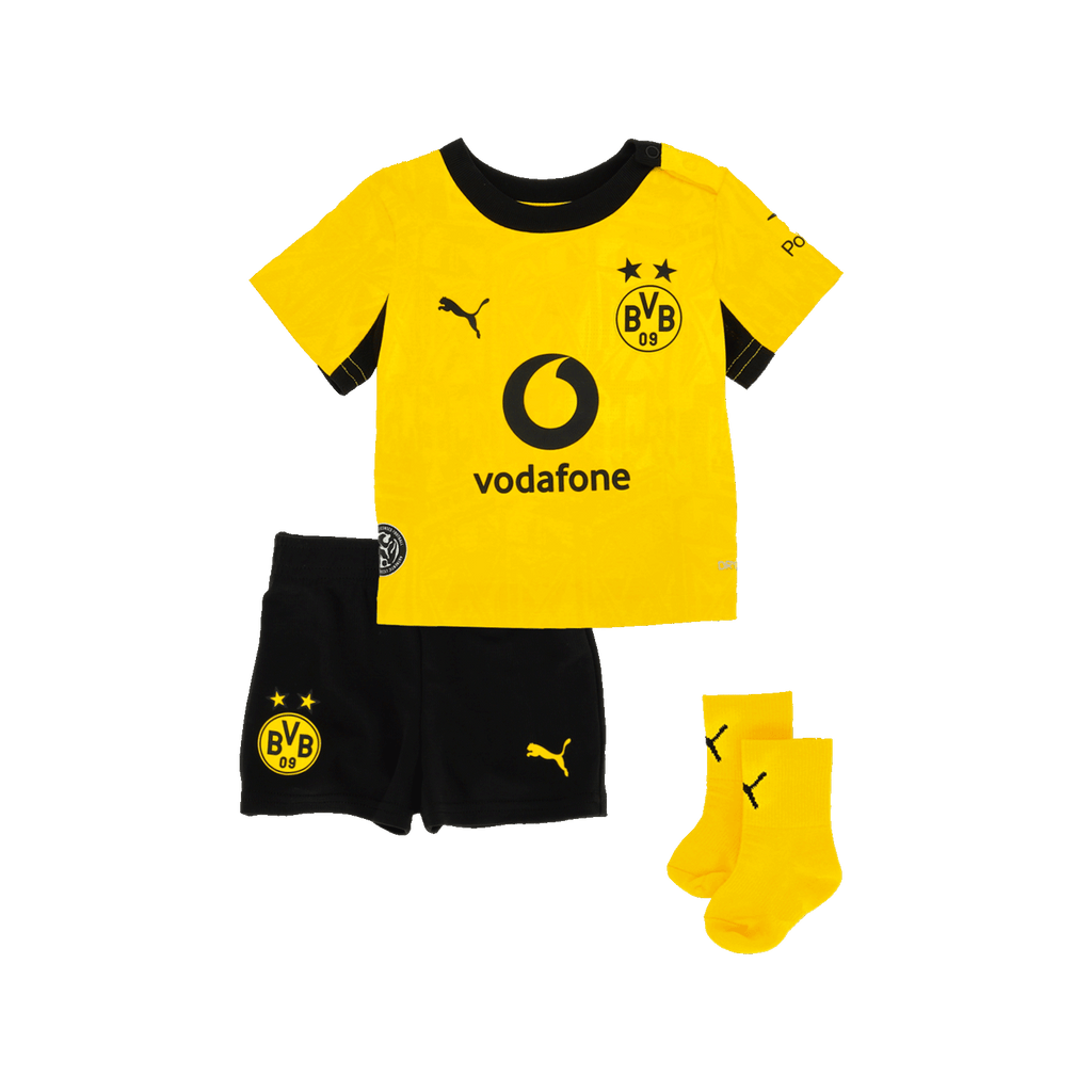 多特蒙德（BVB）2026/27赛季婴儿主场球衣套装，采用黑黄配色设计。套装包含球衣、印有BVB队徽的黑色球裤以及带有PUMA标志的黄色球袜。